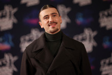 Une septuagénaire a été arnaqué par un brouteur se faisant passer pour le chanteur Pierre Garnier.