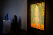 « Le portrait d'Elisabeth Lederer » de Gustav Klimt est présenté lors de la vente aux enchères Marquee Sales Series de Sotheby's à New York, le 8 novembre 2025.