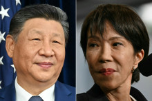 Xi Jinping, président de la République populaire de Chine (à gauche) et Sanae Takeishi, Première ministre japonaise (à droite).