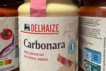 Un pot de sauce carbonara.