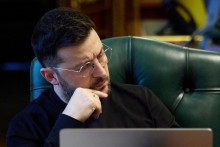 Le président ukrainien Volodymyr Zelensky le 21 novembre lors de sa conversation téléphonique avec Emmanuel Macron, Keir Starmer et Friedrich Merz