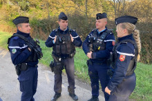 Le maréchal des logis (2e à droite), chef Dylan, chef de la patrouille de gendarmerie qui a interpellé le chauffard de l’île d’Oléron le 5 novembre 2025
