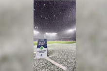 La neige tombant au parc des Princes dans la nuit du 22 au 23 novembre 2025.