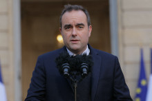 Le Premier ministre Sébastien Lecornu lors d'une allocution sur le Budget à Matignon, le 24 novembre 2025.