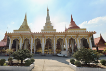 Le temple Wat Rat Prakhong Tham, à Nonthaburi près de Bangkok en Thaïlande