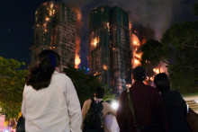 Un incendie majeur ravage plusieurs immeubles d'habitation dans le quartier résidentiel de Wang Fuk Court, dans le district de Tai Po à Hong Kong, le 27 novembre 2025.