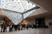 L'intérieur du musée du Louvre, le 22 octobre 2025.