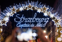 Le marché de Noël de Strasbourg le jour de son inauguration, le 26 novembre 2025.