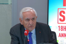 Jean-Pierre Raffarin, dans le studio de RTL, le 1er décembre 2025