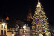 Vue d'une rue de Strasbourg prise le 29 novembre 2008 lors de l'ouverture du traditionnel marché de Noël