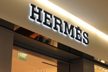 L'un des héritiers d'Hermès, Nicolas Puech, a assigné au civil le groupe rival LVMH et son patron Bernard Arnault