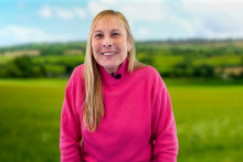 Anne Cantegrit dit "Nanouche", "nounou" des candidats de "L'Amour est dans le pré" sur M6, lors d'une interview le 2 décembre 2025.