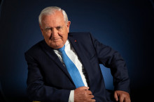 L'ancien premier ministre, Jean Pierre Raffarin lors de l'enregistrement d'un grand entretien de l'INA, "Passé composé, figures du siècle".