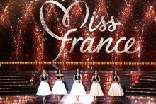 Les cinq finalistes de l'élection de Miss France 2026 le 7 décembre 2025