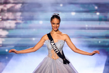 Hinaupoko Devèze, Miss Tahiti, sacrée Miss France 2026.