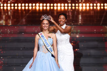 Miss Tahiti, Hinaupoko Devèze, sacrée Miss France 2026 le 7 décembre 2025