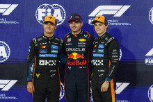 Lando Norris (McLaren), Max Verstappen (Red Bull) et Oscar Piastri (McLaren) au GP d'Abu Dhabi.