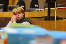 Christine Malèvre attend le début de son procès, le 20 janvier 2003 devant les assises de Versailles