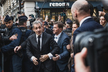 Nicolas Sarkozy, à la séance de dédicaces de son livre "Le journal d'un prisonnier", le 10 décembre 2025