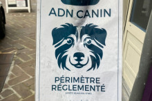 Un panneau d'entrée dans le périmètre de fichage ADN des chiens à Saint-Omer (Pas-de-Calais).