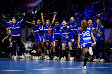 Les Françaises lors du quart de finale du Mondial de handball contre le Danemark, le 10 décembre 2025.