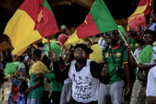 Des suppoters du Cameroun lors d'une rencontre de qualification au Mondial face à la Libye, le 23 mars 2025 à Yaoundé.