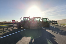 Des tracteurs sur l'autoroute A65 le 12 décembre 2025
