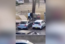 Un homme parvient à désarmer un assaillant à Sydney, le 14 décembre 2025