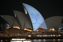 Un hommage aux victimes de l'attentat du 14 décembre sur l'opéra de Sydney