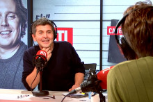 Thomas Sotto, dans l'émission spéciale d'Alex Vizorek et Philippe Caverivière, ce lundi 15 décembre 2025