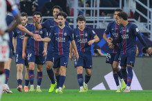 Les joueurs du PSG célèbrent leur premier but contre Flamengo en finale de la Coupe intercontinentale de la Fifa, le 17 décembre 2025 à Al-Rayyan (Qatar).