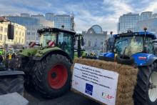 Des agriculteurs manifestent en marge d'un sommet européen, le 18 décembre 2025 à Bruxelles
