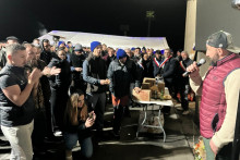 L'agriculteur Jérôme Bayle sur un point de blocage de l'A64, le 19 décembre 2025