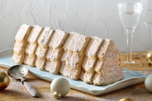 Bûche guimauve vanille cannelle en forme de sapin