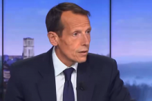 Fabrice Bidault, journaliste sur France 3 Limousin, quelques instants avant son malaise en direct, le 22 décembre 2025.