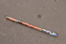 Un mortier d'artifice retrouvé dans la rue, en juin 2023 (image d'illustration).