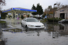 Une rue inondée à Menlo Park, en Californie, mercredi 24 décembre 2025