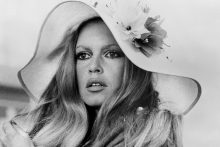 Brigitte Bardot, lors d'un tournage en Suède en 1972.