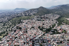 Vue aérienne d'un quartier de la ville de Mexico, le 2 octobre 2025.