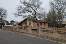 La maison où a eu lieu le féminicide à Mont de Marsan. Une femme de 44 ans a été retrouvée enterrée dans le jardin de son ex compagnon, qui est passé aux aveux en garde à vue