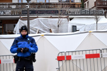 Le bar Le Constellation en arrière-plan