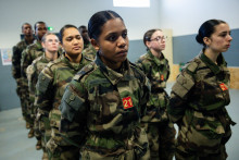 Des militaires de l'armée de l'Air et de l'Espace à Orange (Vaucluse), le 5 décembre 2025.