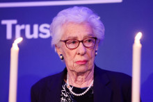 Eva Schloss lors d’une réception organisée à l’occasion de la journée de commémoration de la Shoah et du 75ᵉ anniversaire de la publication du journal d’Anne Frank, à Londres, le 20 janvier 2022.