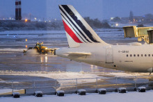 Un avion Air France à l'aéroport  Roissy-Charles de Gaulle, en 2024.