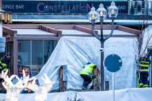 La police annonce "plusieurs dizaines de personnes" présumées mortes dans l'incendie d'un bar de Crans-Montana, en Suisse.