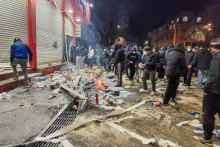 Des manifestants bloquent une rue à Kermanshah, en Iran, le 8 janvier 2026