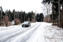 Un paysage de France sous la neige (illustration).
