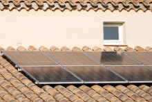 Panneaux solaires photovoltaïques (image d'illustration)