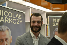 Louis Sarkozy, lors de la dédicace du livre de son père Nicolas Sarkozy, à Paris le 12 décembre 2025