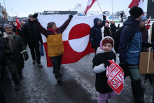 habitants du Groenland manifestant le 17 janvier à Nuuk contre Donald Trump et sa volonté d'acquérir l'île